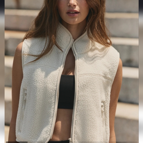 Vuori - (Bone) Fleece Cropped Vest Size Large - Picture 2 of 10